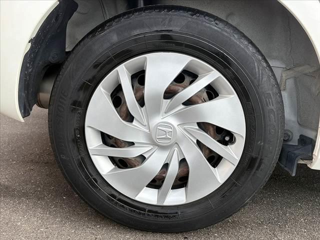 フィット  CTBA クルコン ナビ TV Bカメラ BT ETC スペアキー オートLEDヘッド マット バイザー Pスタート Pガラス 電格ウインカーミラー ACソケット アームレスト SRSエアB(41枚目)