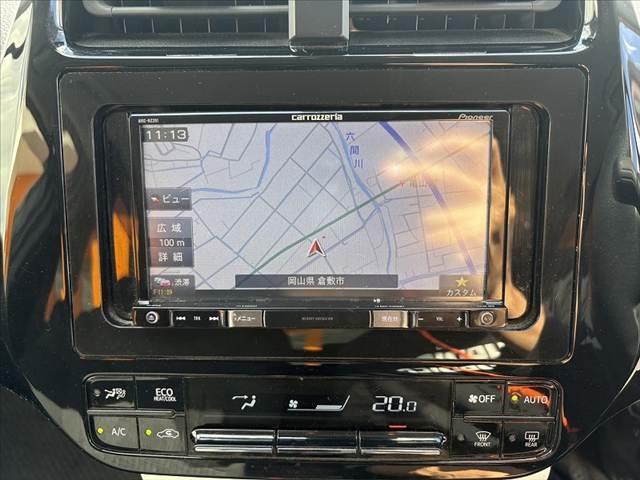 プリウス Ｅ　セーフティセンス　レーダークルーズ　ナビ　オートＬＥＤヘッド　オートハイビーム　マット　バイザー　純正１５インチＡＷ　Ｐスタート　ＡＣソケット　電格ウインカーミラー　ＳＲＳエアＢ　バニティミラー（3枚目）