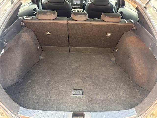 プリウス Ｅ　セーフティセンス　レーダークルーズ　ナビ　オートＬＥＤヘッド　オートハイビーム　マット　バイザー　純正１５インチＡＷ　Ｐスタート　ＡＣソケット　電格ウインカーミラー　ＳＲＳエアＢ　バニティミラー（20枚目）