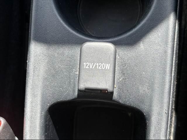 プリウス Ｅ　セーフティセンス　レーダークルーズ　ナビ　オートＬＥＤヘッド　オートハイビーム　マット　バイザー　純正１５インチＡＷ　Ｐスタート　ＡＣソケット　電格ウインカーミラー　ＳＲＳエアＢ　バニティミラー（26枚目）