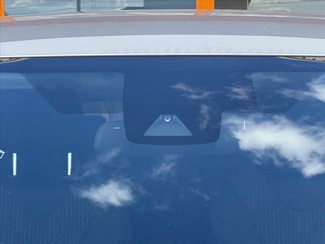 プリウス Ｅ　セーフティセンス　レーダークルーズ　ナビ　オートＬＥＤヘッド　オートハイビーム　マット　バイザー　純正１５インチＡＷ　Ｐスタート　ＡＣソケット　電格ウインカーミラー　ＳＲＳエアＢ　バニティミラー（30枚目）