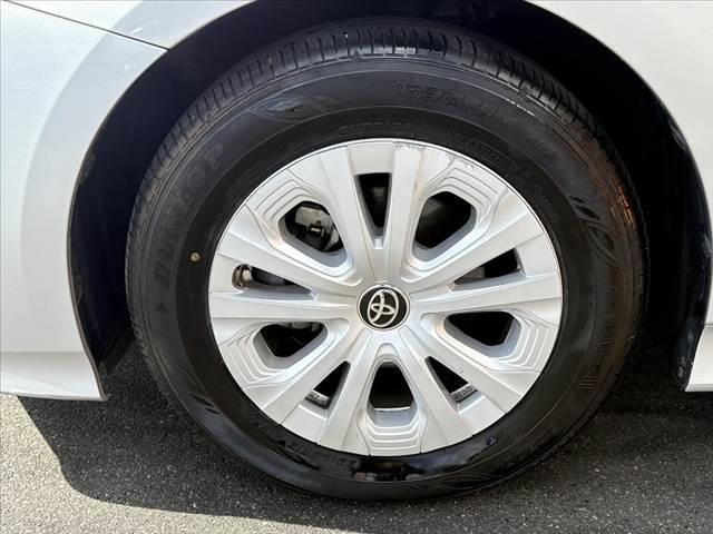 プリウス Ｅ　セーフティセンス　レーダークルーズ　ナビ　オートＬＥＤヘッド　オートハイビーム　マット　バイザー　純正１５インチＡＷ　Ｐスタート　ＡＣソケット　電格ウインカーミラー　ＳＲＳエアＢ　バニティミラー（40枚目）