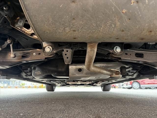 プリウス Ｅ　セーフティセンス　レーダークルーズ　ナビ　オートＬＥＤヘッド　オートハイビーム　マット　バイザー　純正１５インチＡＷ　Ｐスタート　ＡＣソケット　電格ウインカーミラー　ＳＲＳエアＢ　バニティミラー（44枚目）