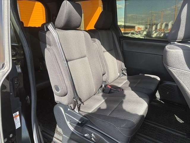 ヴォクシー 　禁煙　７人乗り　９インチナビ　１０．１インチフリップダウンモニター　フルセグＴＶ　Ｂカメラ　ＢＴ　ＤＶＤ再生　両電スラドア　セーフティセンス　クルコン　ドラレコ　ビルトインＥＴＣ　オートＬＥＤヘッド（17枚目）