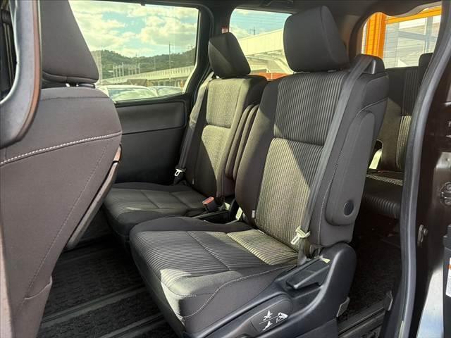 ヴォクシー 　禁煙　７人乗り　９インチナビ　１０．１インチフリップダウンモニター　フルセグＴＶ　Ｂカメラ　ＢＴ　ＤＶＤ再生　両電スラドア　セーフティセンス　クルコン　ドラレコ　ビルトインＥＴＣ　オートＬＥＤヘッド（19枚目）