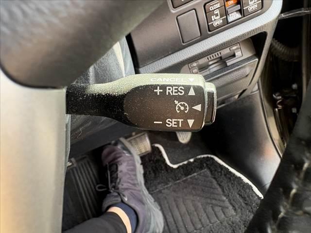 ヴォクシー 　禁煙　７人乗り　９インチナビ　１０．１インチフリップダウンモニター　フルセグＴＶ　Ｂカメラ　ＢＴ　ＤＶＤ再生　両電スラドア　セーフティセンス　クルコン　ドラレコ　ビルトインＥＴＣ　オートＬＥＤヘッド（26枚目）