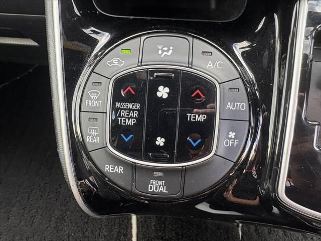 ヴォクシー 　禁煙　７人乗り　９インチナビ　１０．１インチフリップダウンモニター　フルセグＴＶ　Ｂカメラ　ＢＴ　ＤＶＤ再生　両電スラドア　セーフティセンス　クルコン　ドラレコ　ビルトインＥＴＣ　オートＬＥＤヘッド（30枚目）