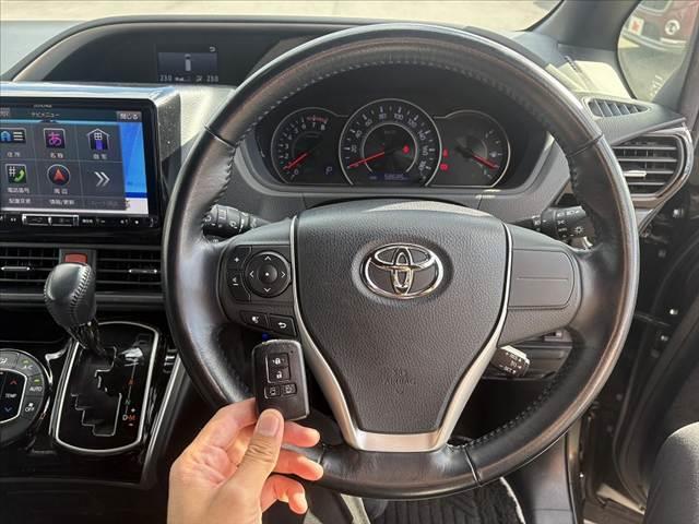 ヴォクシー 　禁煙　７人乗り　９インチナビ　１０．１インチフリップダウンモニター　フルセグＴＶ　Ｂカメラ　ＢＴ　ＤＶＤ再生　両電スラドア　セーフティセンス　クルコン　ドラレコ　ビルトインＥＴＣ　オートＬＥＤヘッド（31枚目）