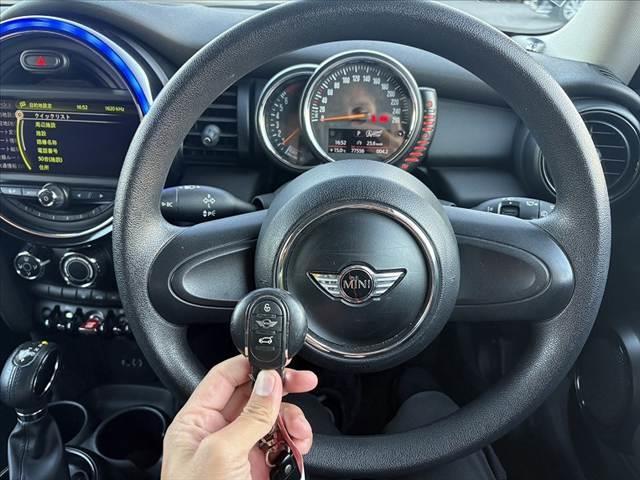 MINI ワン 禁煙メーカーナビ キーレス プッシュスタート Bluetooth ACソケット アイドリングストップ ISOFIXシート USBポート AUX アームレストBOX フロアマット フォグランプ(7枚目)
