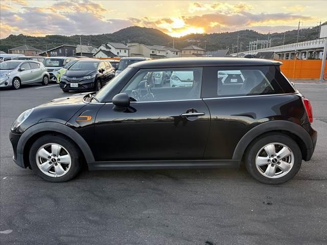 MINI ワン 禁煙メーカーナビ キーレス プッシュスタート Bluetooth ACソケット アイドリングストップ ISOFIXシート USBポート AUX アームレストBOX フロアマット フォグランプ(12枚目)