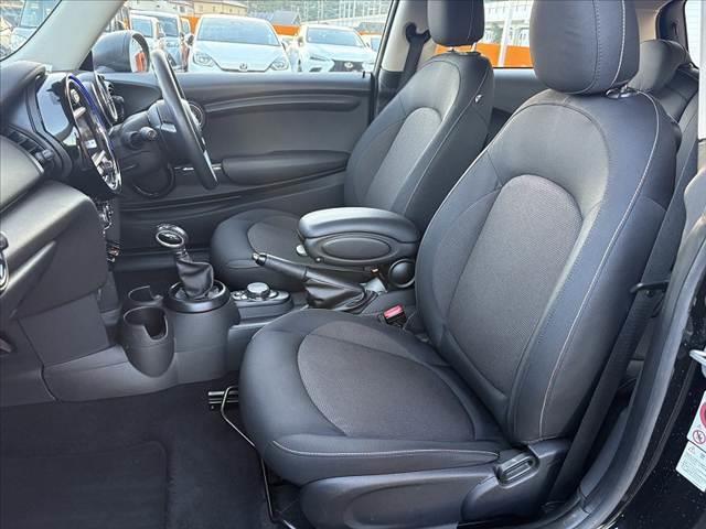 MINI ワン 禁煙メーカーナビ キーレス プッシュスタート Bluetooth ACソケット アイドリングストップ ISOFIXシート USBポート AUX アームレストBOX フロアマット フォグランプ(18枚目)