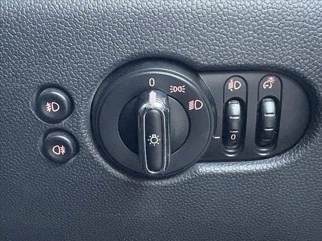 MINI ワン 禁煙メーカーナビ キーレス プッシュスタート Bluetooth ACソケット アイドリングストップ ISOFIXシート USBポート AUX アームレストBOX フロアマット フォグランプ(23枚目)