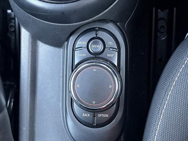 MINI ワン 禁煙メーカーナビ キーレス プッシュスタート Bluetooth ACソケット アイドリングストップ ISOFIXシート USBポート AUX アームレストBOX フロアマット フォグランプ(24枚目)