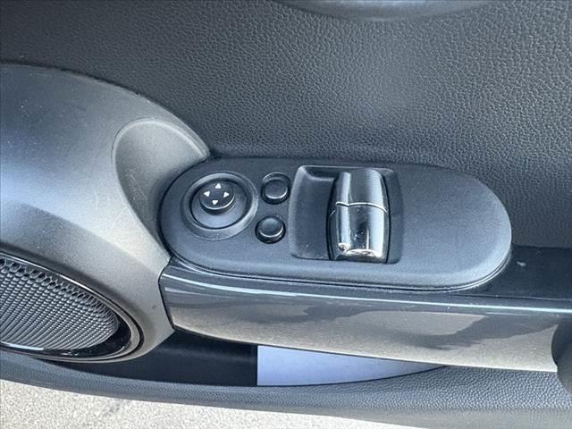 MINI ワン 禁煙メーカーナビ キーレス プッシュスタート Bluetooth ACソケット アイドリングストップ ISOFIXシート USBポート AUX アームレストBOX フロアマット フォグランプ(26枚目)