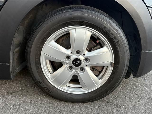 MINI ワン 禁煙メーカーナビ キーレス プッシュスタート Bluetooth ACソケット アイドリングストップ ISOFIXシート USBポート AUX アームレストBOX フロアマット フォグランプ(33枚目)