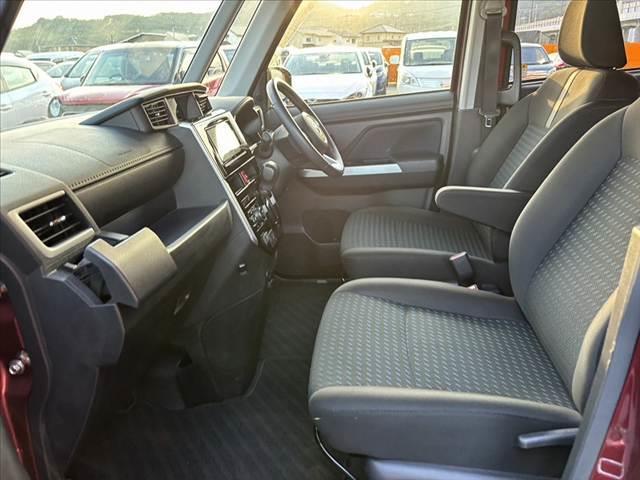 ルーミー カスタムＧ　禁煙　後期　ツートン　パノラミックビューモニター　スマアシ　両電　フルセグナビ　Ｂｌｕｅｔｏｏｔｈ　スマートキー　ＬＥＤ　アダプティブクルーズコントロール　アームレスト　ステリモ　ＥＴＣ（18枚目）