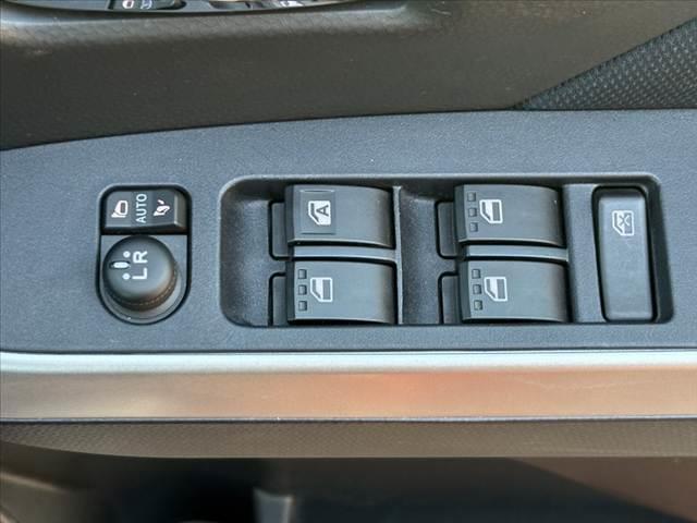 ルーミー カスタムＧ　禁煙　後期　ツートン　パノラミックビューモニター　スマアシ　両電　フルセグナビ　Ｂｌｕｅｔｏｏｔｈ　スマートキー　ＬＥＤ　アダプティブクルーズコントロール　アームレスト　ステリモ　ＥＴＣ（28枚目）