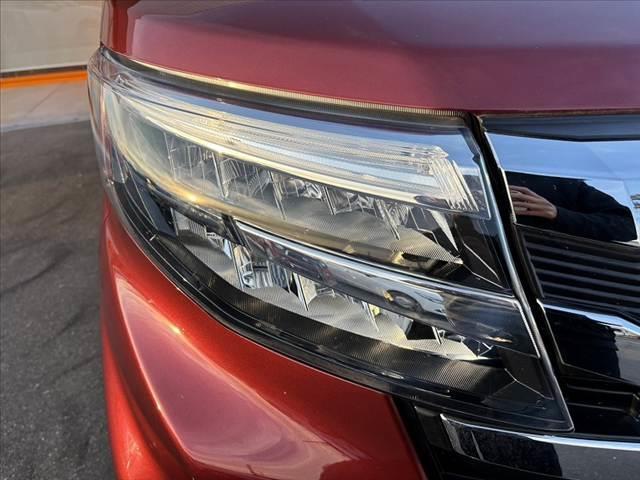 ルーミー カスタムＧ　禁煙　後期　ツートン　パノラミックビューモニター　スマアシ　両電　フルセグナビ　Ｂｌｕｅｔｏｏｔｈ　スマートキー　ＬＥＤ　アダプティブクルーズコントロール　アームレスト　ステリモ　ＥＴＣ（35枚目）