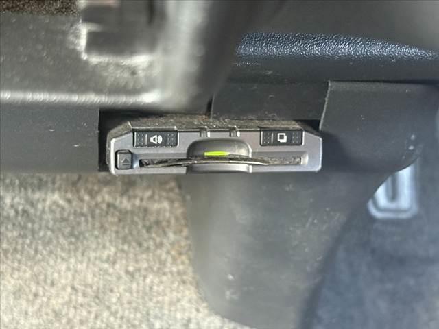 ハイエースバン ロングスーパーＧＬ　社外ナビ　地デジ　両面スライド　荷室ベットキット　ヒッチメンバー　キーレスキー　バックカメラ　リアクーラー　リアヒーター　大型センターコンソール　オートライト　フロントフォグ　運転席ＳＲＳエアバック（5枚目）