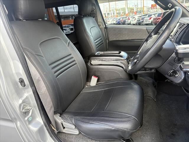 ハイエースバン ロングスーパーＧＬ　社外ナビ　地デジ　両面スライド　荷室ベットキット　ヒッチメンバー　キーレスキー　バックカメラ　リアクーラー　リアヒーター　大型センターコンソール　オートライト　フロントフォグ　運転席ＳＲＳエアバック（16枚目）