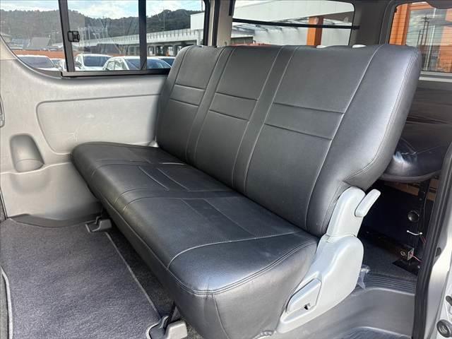 ハイエースバン ロングスーパーＧＬ　社外ナビ　地デジ　両面スライド　荷室ベットキット　ヒッチメンバー　キーレスキー　バックカメラ　リアクーラー　リアヒーター　大型センターコンソール　オートライト　フロントフォグ　運転席ＳＲＳエアバック（19枚目）