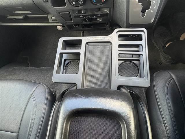 ハイエースバン ロングスーパーＧＬ　社外ナビ　地デジ　両面スライド　荷室ベットキット　ヒッチメンバー　キーレスキー　バックカメラ　リアクーラー　リアヒーター　大型センターコンソール　オートライト　フロントフォグ　運転席ＳＲＳエアバック（26枚目）