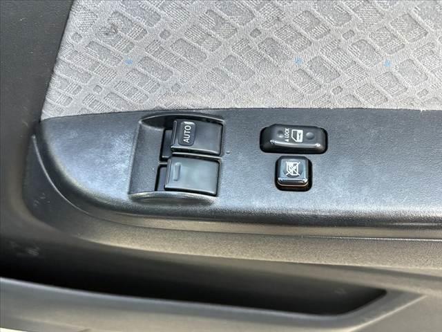 ハイエースバン ロングスーパーＧＬ　社外ナビ　地デジ　両面スライド　荷室ベットキット　ヒッチメンバー　キーレスキー　バックカメラ　リアクーラー　リアヒーター　大型センターコンソール　オートライト　フロントフォグ　運転席ＳＲＳエアバック（27枚目）