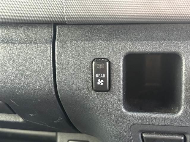 ハイエースバン ロングスーパーＧＬ　社外ナビ　地デジ　両面スライド　荷室ベットキット　ヒッチメンバー　キーレスキー　バックカメラ　リアクーラー　リアヒーター　大型センターコンソール　オートライト　フロントフォグ　運転席ＳＲＳエアバック（31枚目）