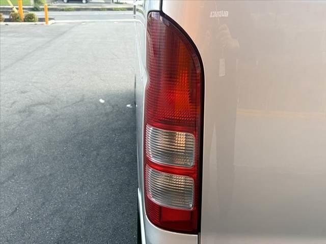 ハイエースバン ロングスーパーＧＬ　社外ナビ　地デジ　両面スライド　荷室ベットキット　ヒッチメンバー　キーレスキー　バックカメラ　リアクーラー　リアヒーター　大型センターコンソール　オートライト　フロントフォグ　運転席ＳＲＳエアバック（36枚目）