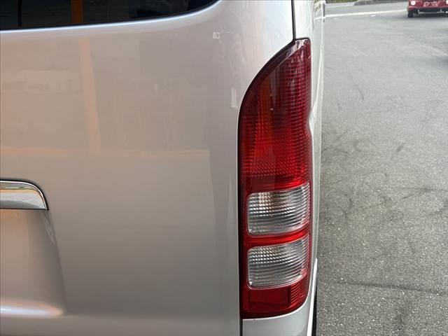 ハイエースバン ロングスーパーＧＬ　社外ナビ　地デジ　両面スライド　荷室ベットキット　ヒッチメンバー　キーレスキー　バックカメラ　リアクーラー　リアヒーター　大型センターコンソール　オートライト　フロントフォグ　運転席ＳＲＳエアバック（37枚目）