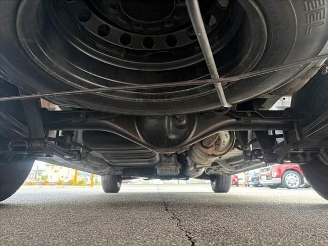 ハイエースバン ロングスーパーＧＬ　社外ナビ　地デジ　両面スライド　荷室ベットキット　ヒッチメンバー　キーレスキー　バックカメラ　リアクーラー　リアヒーター　大型センターコンソール　オートライト　フロントフォグ　運転席ＳＲＳエアバック（45枚目）