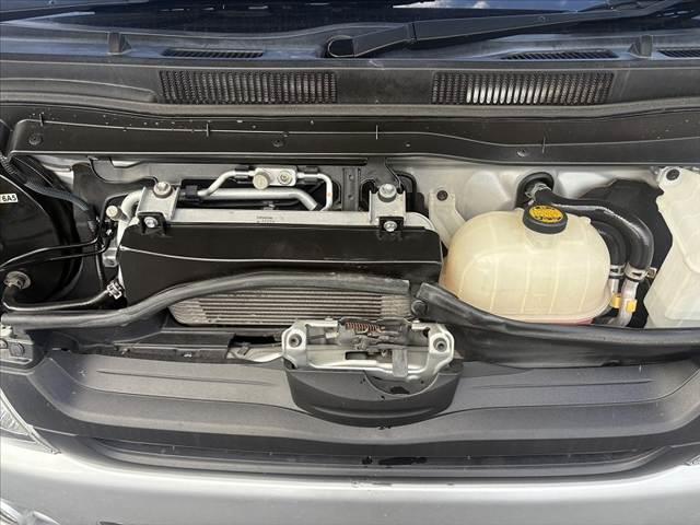 ハイエースバン ロングスーパーＧＬ　社外ナビ　地デジ　両面スライド　荷室ベットキット　ヒッチメンバー　キーレスキー　バックカメラ　リアクーラー　リアヒーター　大型センターコンソール　オートライト　フロントフォグ　運転席ＳＲＳエアバック（46枚目）