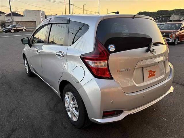 ノート e-パワー B 禁煙 車検整備付 後期 インテリジェントエマージェンシーブレーキ アラビュー オートライト スマートキー×2 デジタルインナーミラー ETC CDデッキ 電格ミラー Pガラス ハイビームアシスト(13枚目)