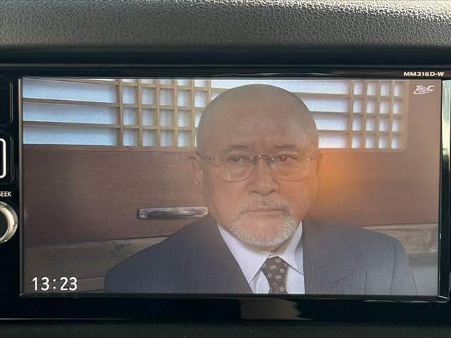 キューブ １５Ｘ　Ｖセレクション　禁煙　車検整備付　純正ナビ　フルセグ　Ｂカメラ　ＢＴ　ＤＶＤ再生　スペアキー　ＥＴＣ　ドラレコ　ステリモ　オートヘッドライト　オートエアコン　Ａストップ　革巻きステア　電格ミラー　ヘッドレベライザー（4枚目）