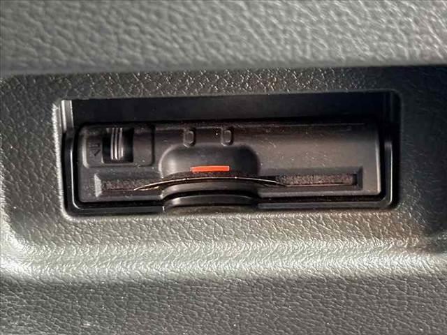 キューブ １５Ｘ　Ｖセレクション　禁煙　車検整備付　純正ナビ　フルセグ　Ｂカメラ　ＢＴ　ＤＶＤ再生　スペアキー　ＥＴＣ　ドラレコ　ステリモ　オートヘッドライト　オートエアコン　Ａストップ　革巻きステア　電格ミラー　ヘッドレベライザー（6枚目）