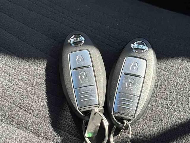 キューブ １５Ｘ　Ｖセレクション　禁煙　車検整備付　純正ナビ　フルセグ　Ｂカメラ　ＢＴ　ＤＶＤ再生　スペアキー　ＥＴＣ　ドラレコ　ステリモ　オートヘッドライト　オートエアコン　Ａストップ　革巻きステア　電格ミラー　ヘッドレベライザー（7枚目）