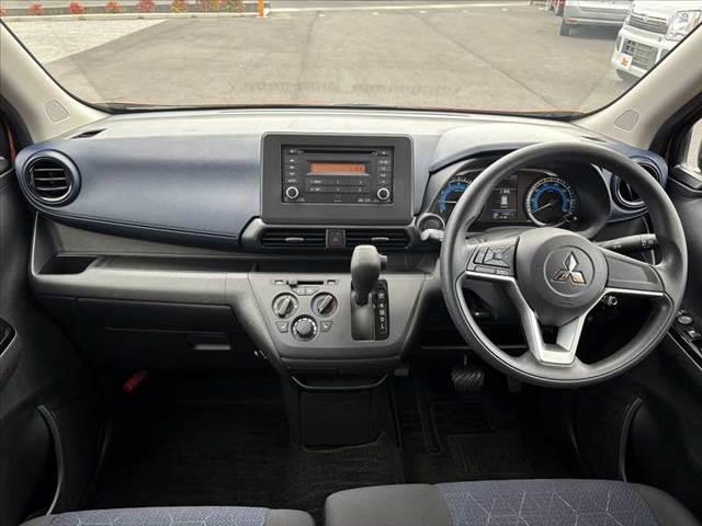 ｅＫクロス Ｍ　禁煙　ｅアシスト　ＬＥＤヘッドライト　シートヒーター　ＥＴＣ　純正ＣＤデッキ　パーキングセンサー　オートライト　電格ミラー　キーレス　レベライザー　プライバシーガラス　ＳＲＳエアバッグ（2枚目）