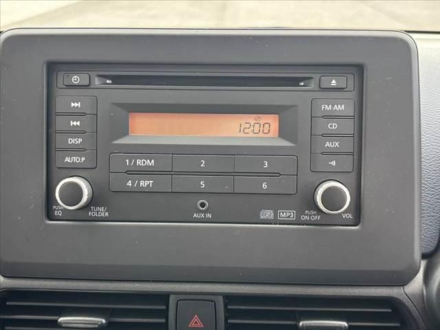 ｅＫクロス Ｍ　禁煙　ｅアシスト　ＬＥＤヘッドライト　シートヒーター　ＥＴＣ　純正ＣＤデッキ　パーキングセンサー　オートライト　電格ミラー　キーレス　レベライザー　プライバシーガラス　ＳＲＳエアバッグ（3枚目）