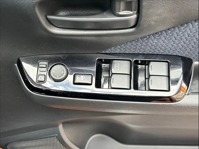 ｅＫクロス Ｍ　禁煙　ｅアシスト　ＬＥＤヘッドライト　シートヒーター　ＥＴＣ　純正ＣＤデッキ　パーキングセンサー　オートライト　電格ミラー　キーレス　レベライザー　プライバシーガラス　ＳＲＳエアバッグ（22枚目）