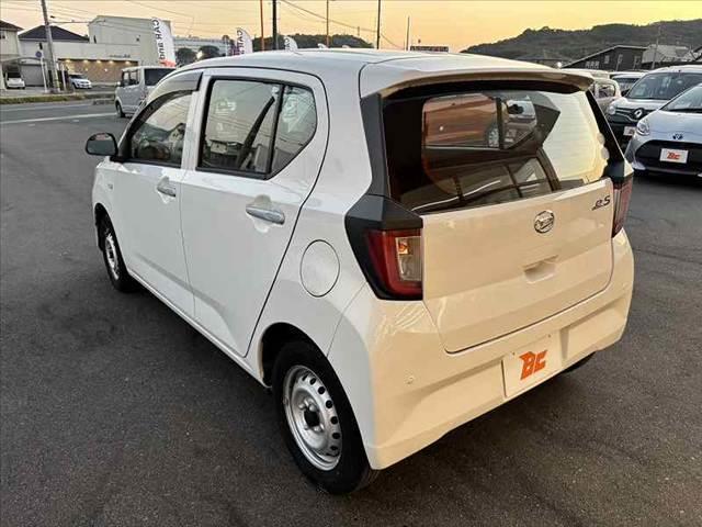 各種オートローンの取り扱いも行っております。（セディナ・ジャックス・オリコｅｔｃ）審査は簡単、免許書さえあれば所得証明など不要で即審査させて頂きます。