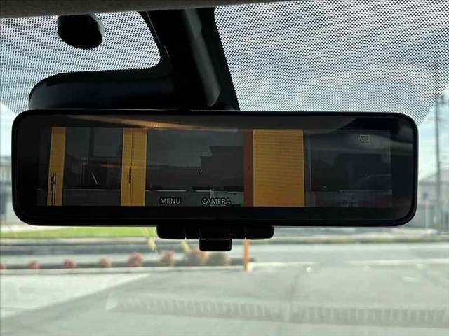 ノート ｅ－パワー　メダリスト　純正フルセグナビ　アラビュー　ＬＥＤヘッドライト　インテリジェントエマージェンシーブレーキ　ＥＴＣ　スマートキー　純正１５インチアルミ　合皮コンビシート　アームレスト　Ｐガ　ラス　フォグランプ（4枚目）