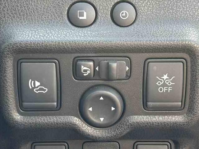 ノート ｅ－パワー　メダリスト　純正フルセグナビ　アラビュー　ＬＥＤヘッドライト　インテリジェントエマージェンシーブレーキ　ＥＴＣ　スマートキー　純正１５インチアルミ　合皮コンビシート　アームレスト　Ｐガ　ラス　フォグランプ（5枚目）