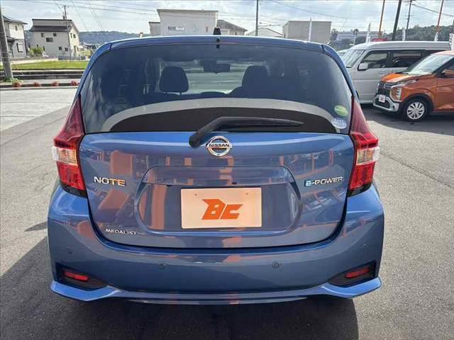 ノート ｅ－パワー　メダリスト　純正フルセグナビ　アラビュー　ＬＥＤヘッドライト　インテリジェントエマージェンシーブレーキ　ＥＴＣ　スマートキー　純正１５インチアルミ　合皮コンビシート　アームレスト　Ｐガ　ラス　フォグランプ（14枚目）