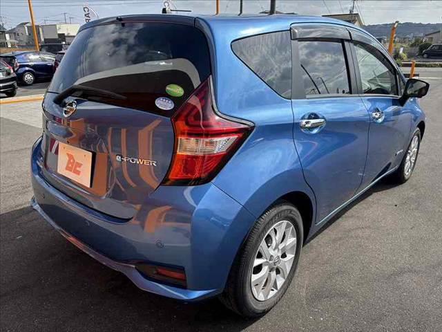 ノート ｅ－パワー　メダリスト　純正フルセグナビ　アラビュー　ＬＥＤヘッドライト　インテリジェントエマージェンシーブレーキ　ＥＴＣ　スマートキー　純正１５インチアルミ　合皮コンビシート　アームレスト　Ｐガ　ラス　フォグランプ（15枚目）