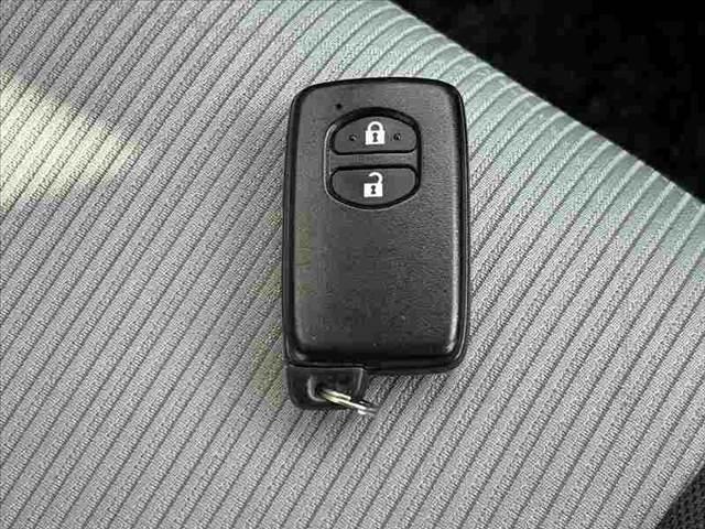 アクア Ｓ　禁煙　車検整備付　純正ナビ　バックカメラ　ステリモ　スマートキー　Ｂｌｕｅｔｏｏｔｈ　ＴＶ　プライバシーガラス　オートエアコン　テレスコ　シートバックポケット　ＳＲＳ　電格ミラー　オートライト（7枚目）