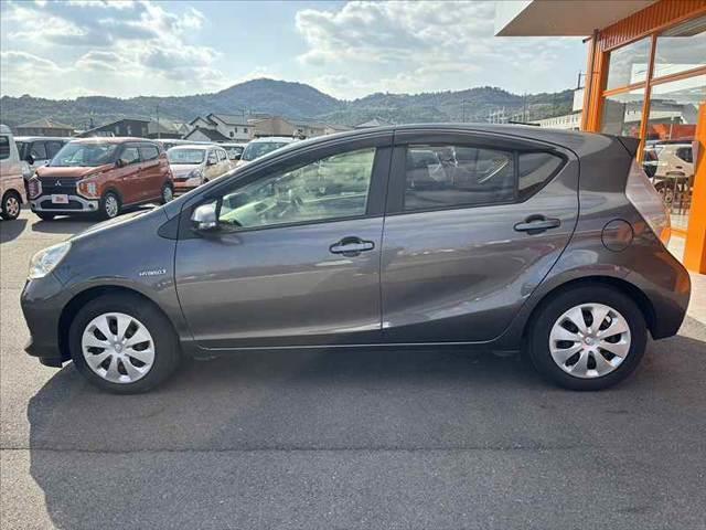 アクア Ｓ　禁煙　車検整備付　純正ナビ　バックカメラ　ステリモ　スマートキー　Ｂｌｕｅｔｏｏｔｈ　ＴＶ　プライバシーガラス　オートエアコン　テレスコ　シートバックポケット　ＳＲＳ　電格ミラー　オートライト（12枚目）