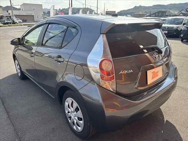 アクア Ｓ　禁煙　車検整備付　純正ナビ　バックカメラ　ステリモ　スマートキー　Ｂｌｕｅｔｏｏｔｈ　ＴＶ　プライバシーガラス　オートエアコン　テレスコ　シートバックポケット　ＳＲＳ　電格ミラー　オートライト（13枚目）