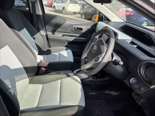 アクア Ｓ　禁煙　車検整備付　純正ナビ　バックカメラ　ステリモ　スマートキー　Ｂｌｕｅｔｏｏｔｈ　ＴＶ　プライバシーガラス　オートエアコン　テレスコ　シートバックポケット　ＳＲＳ　電格ミラー　オートライト（16枚目）