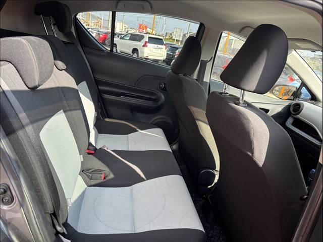 アクア Ｓ　禁煙　車検整備付　純正ナビ　バックカメラ　ステリモ　スマートキー　Ｂｌｕｅｔｏｏｔｈ　ＴＶ　プライバシーガラス　オートエアコン　テレスコ　シートバックポケット　ＳＲＳ　電格ミラー　オートライト（17枚目）