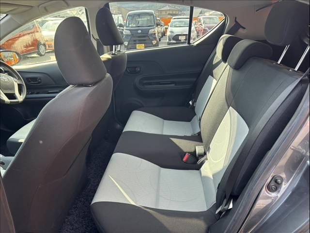 アクア Ｓ　禁煙　車検整備付　純正ナビ　バックカメラ　ステリモ　スマートキー　Ｂｌｕｅｔｏｏｔｈ　ＴＶ　プライバシーガラス　オートエアコン　テレスコ　シートバックポケット　ＳＲＳ　電格ミラー　オートライト（19枚目）